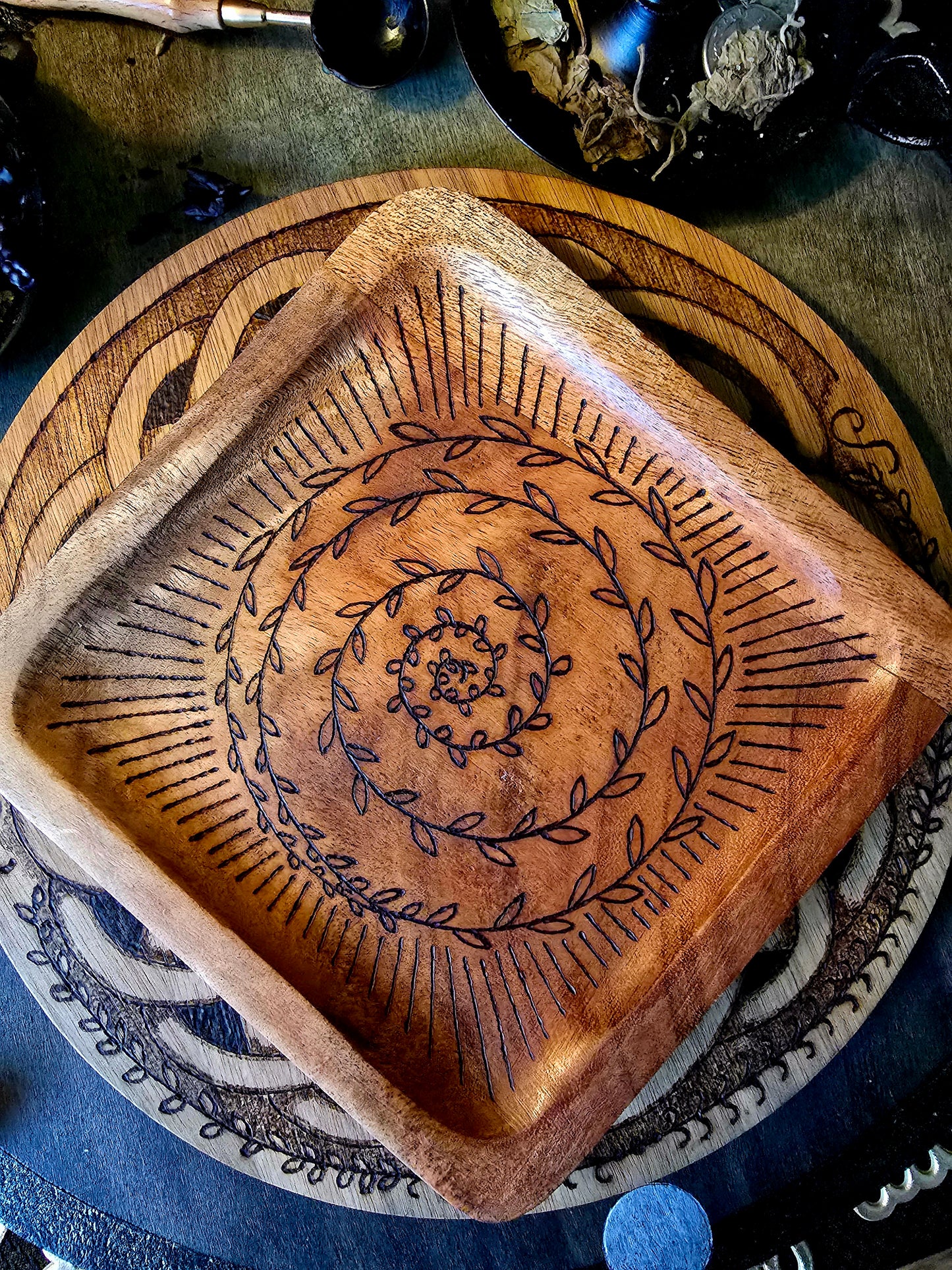 Spiral Growth Offering Tray with Stone Trio